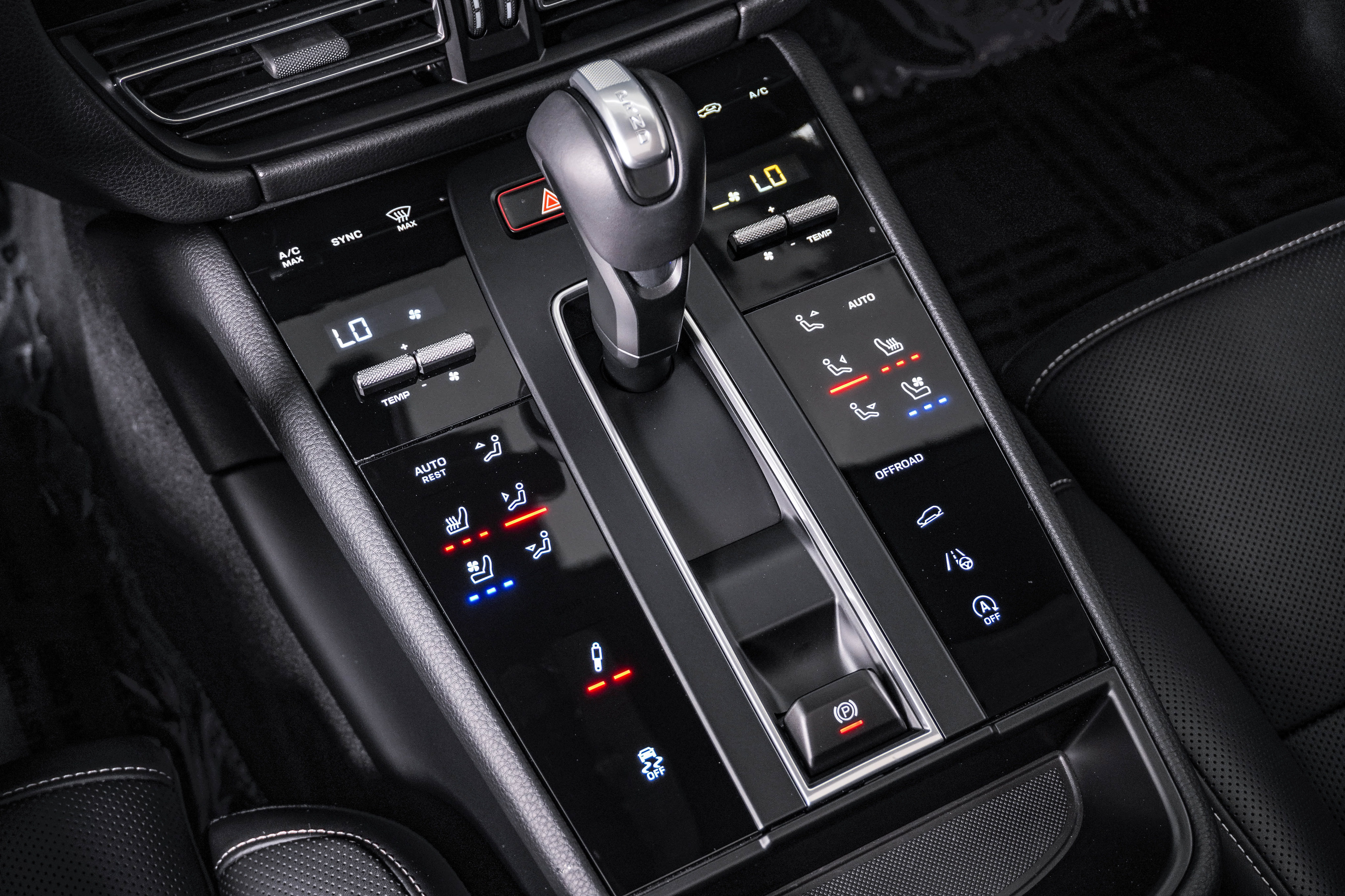 Certified 2026 Porsche Macan Turbo AWD/4WD image 24