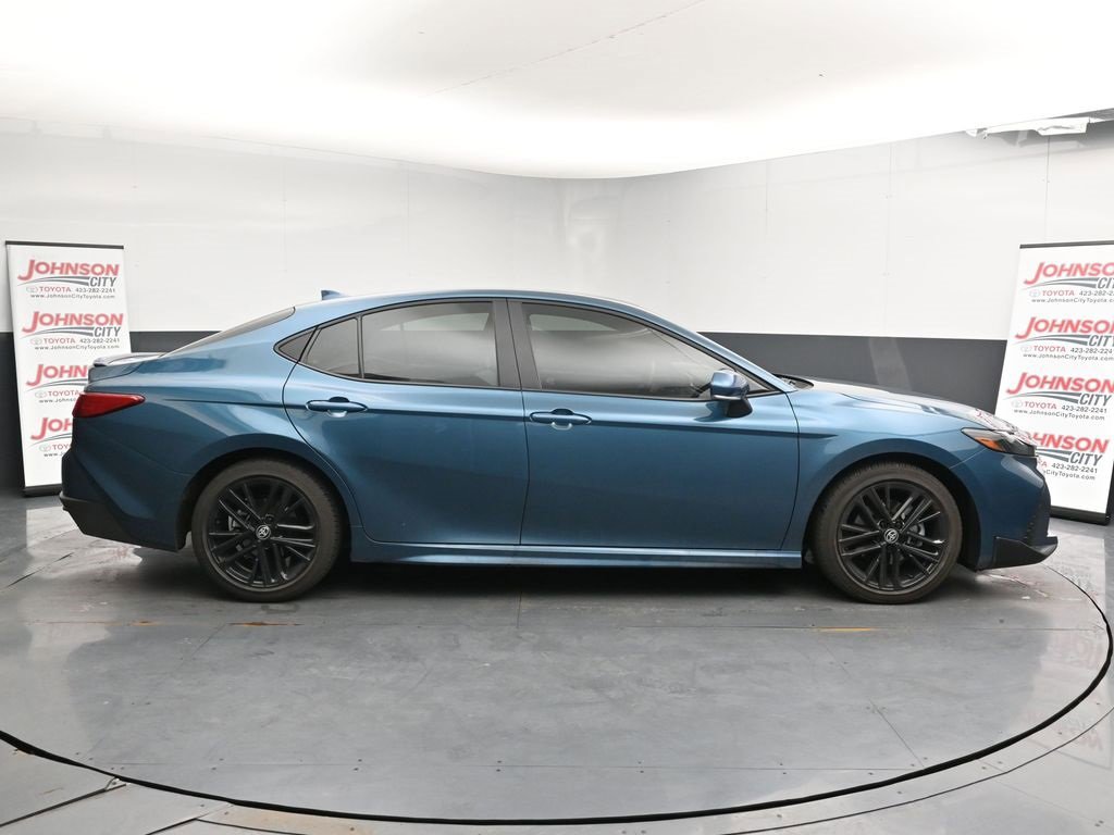 Used 2025 Toyota Camry SE w/ Convenience Package image 9