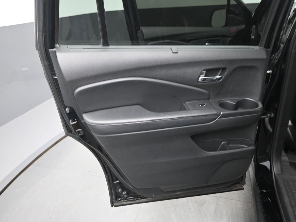 Used 2017 Honda Pilot Touring image 15