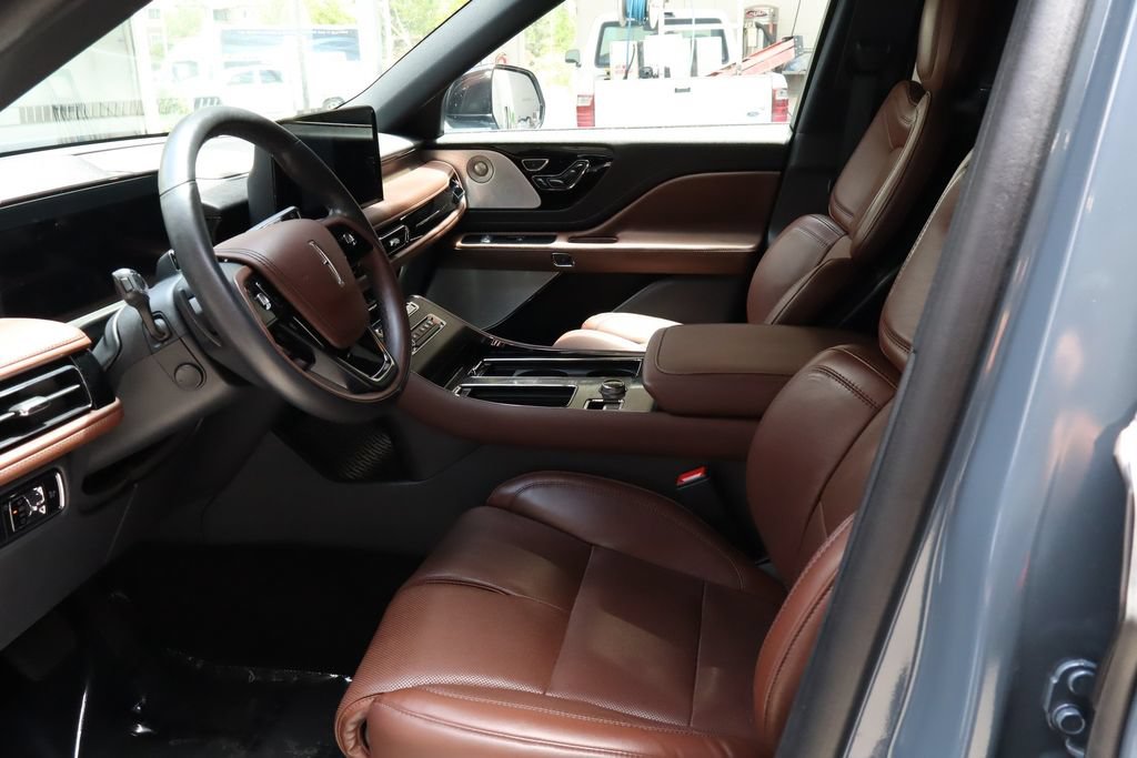 Used 2025 Lincoln Aviator Reserve w/ Equipment Group 201A AWD/4WD image 19