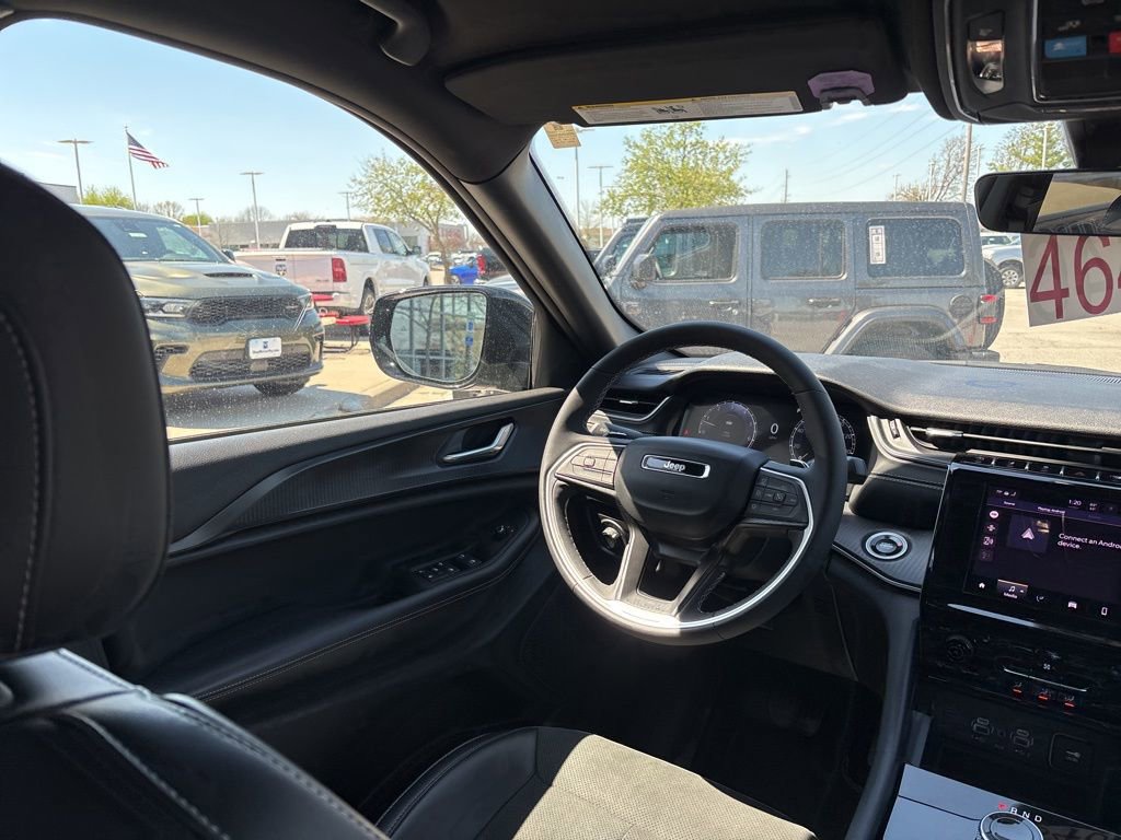 Used 2025 Jeep Grand Cherokee Altitude image 31