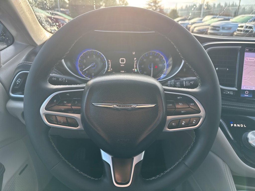 Used 2022 Chrysler Pacifica Limited image 16