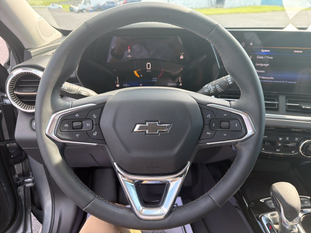 Used 2024 Chevrolet Trax ACTIV w/ Sunroof Package FWD image 6