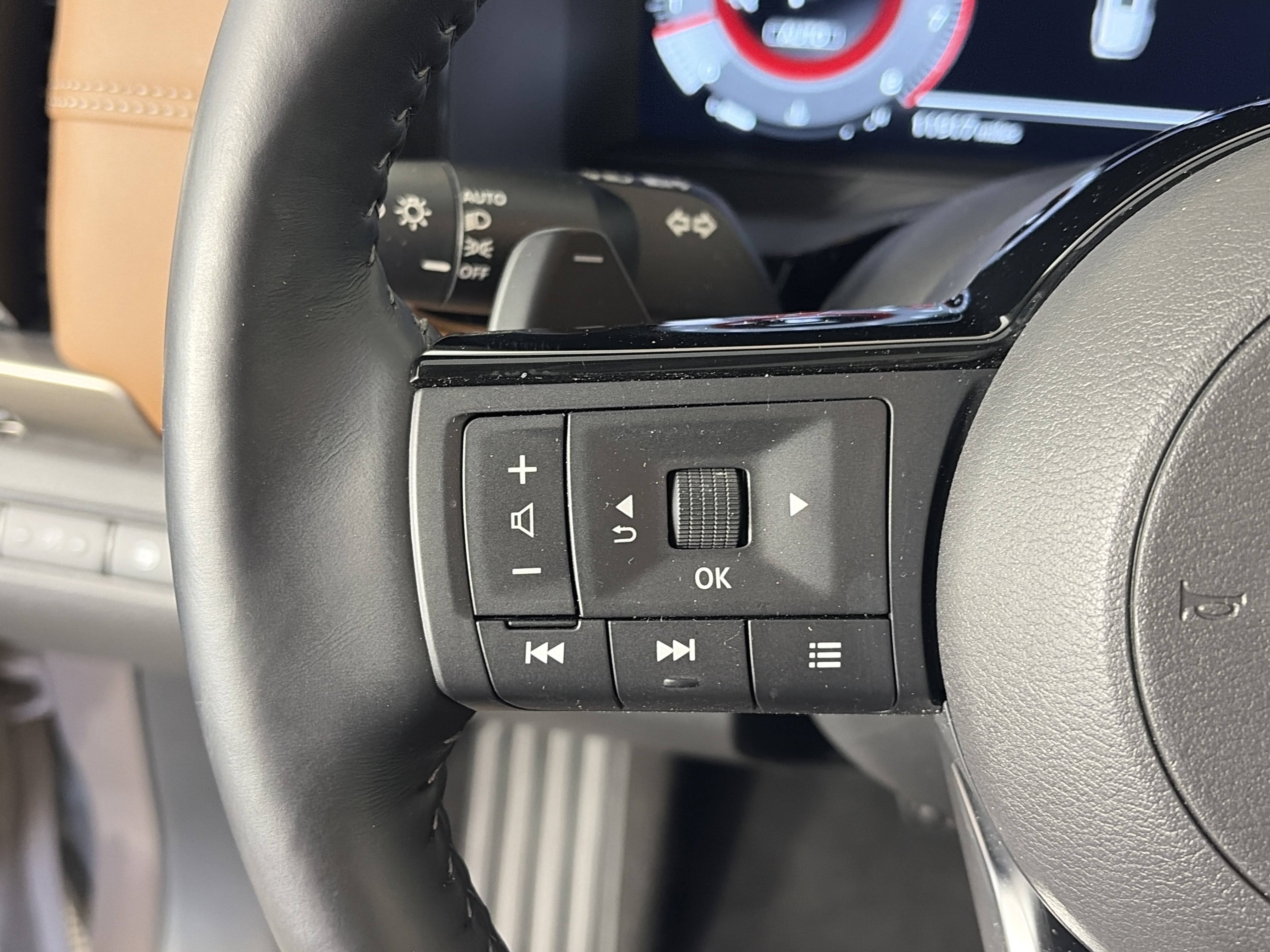 Certified 2025 Nissan Pathfinder Platinum w/ Cargo Package image 36