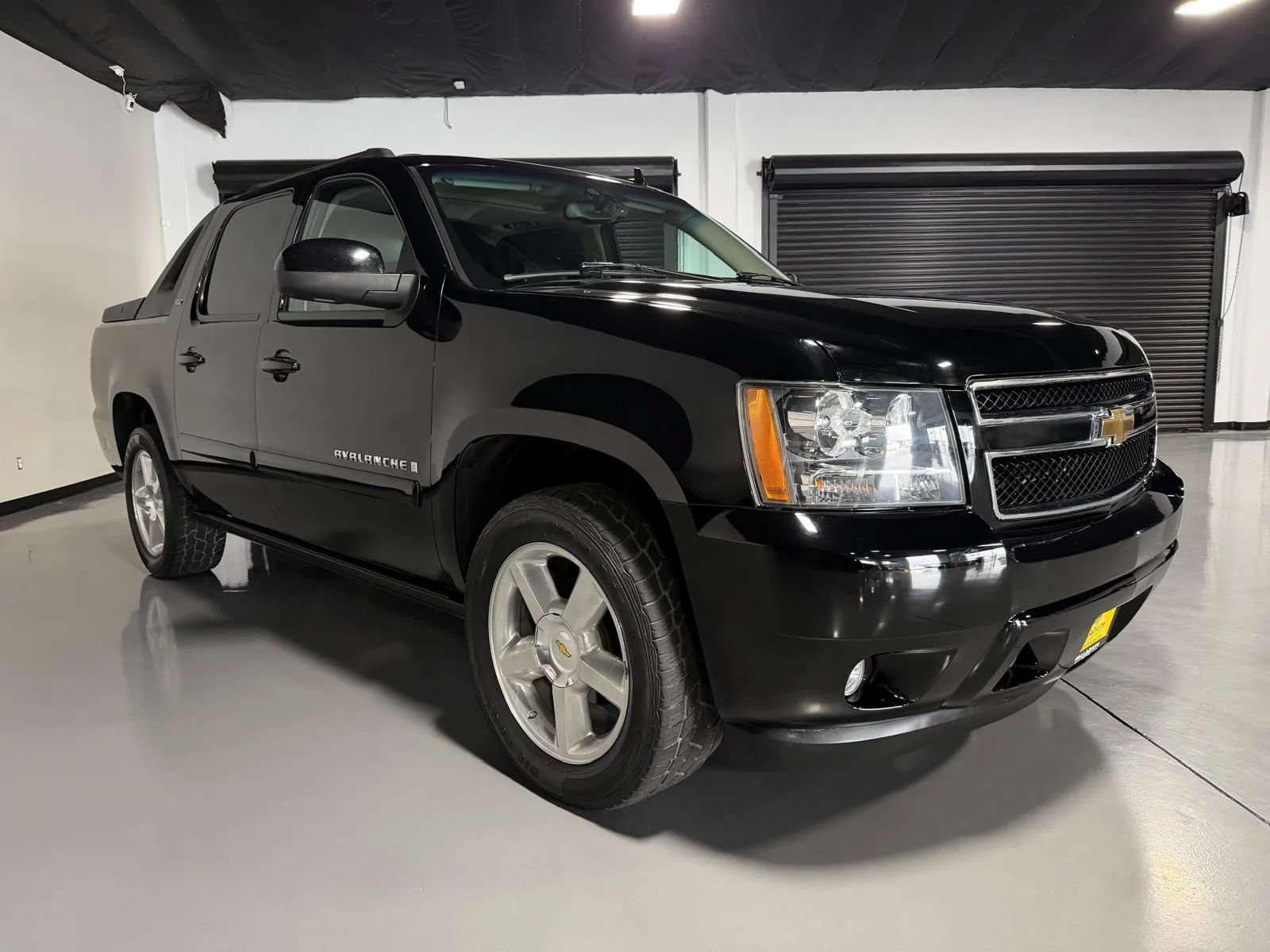 Used 2007 Chevrolet Avalanche LTZ w/ LTZ Preferred Equipment Group AWD/4WD image 3