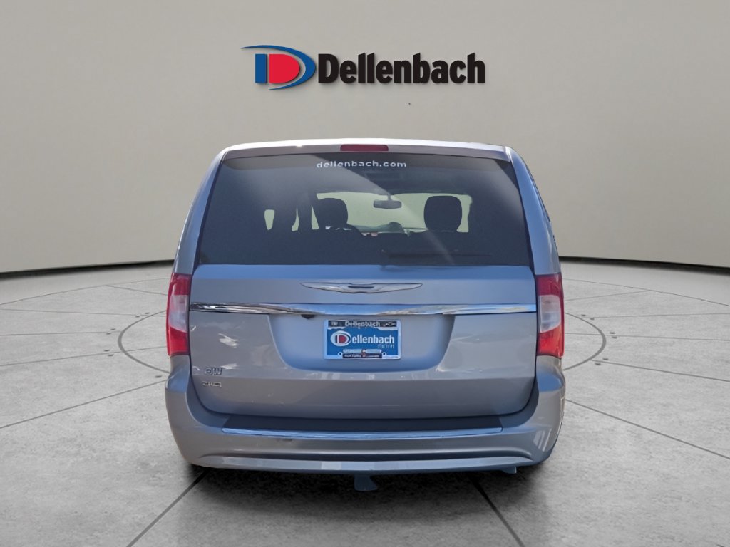 Used 2015 Chrysler Town & Country Touring FWD image 3