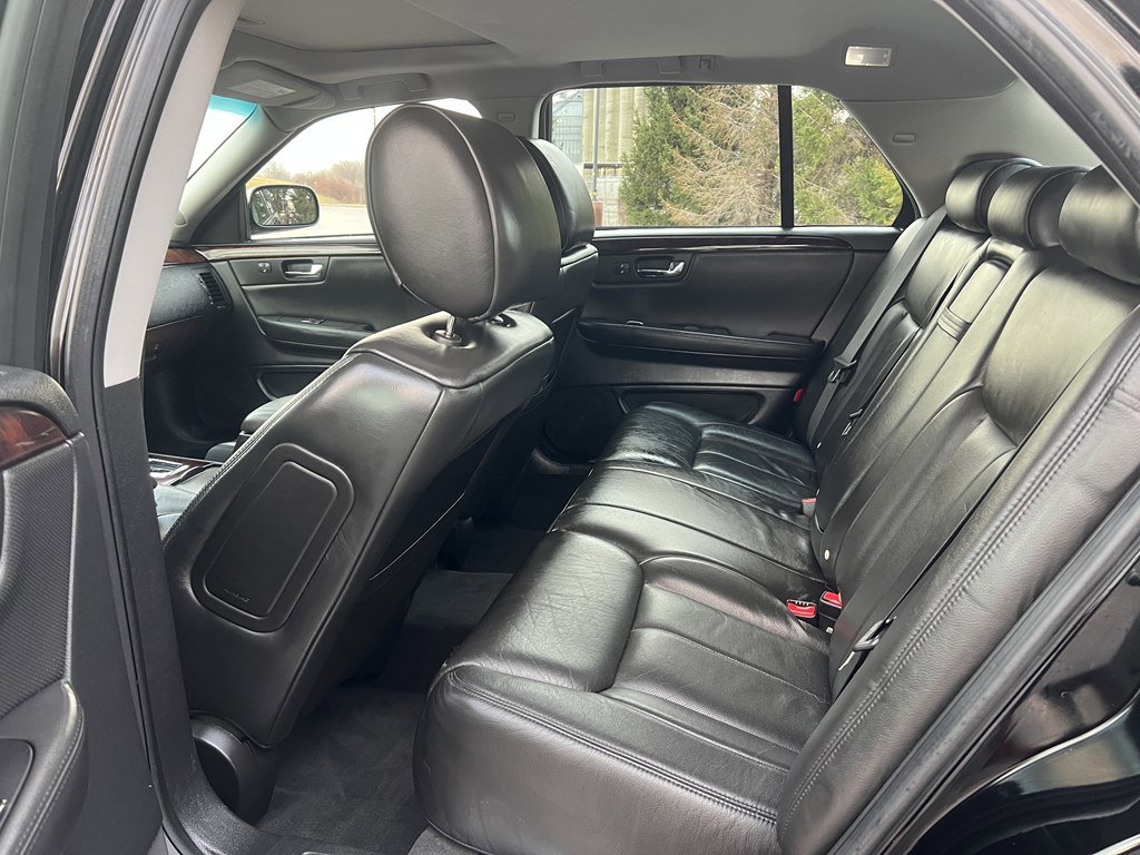 Used 2011 Cadillac DTS Premium image 15