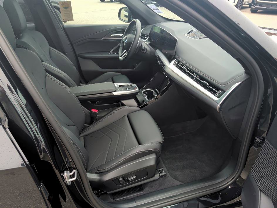 Used 2025 BMW X1 xDrive28i image 12