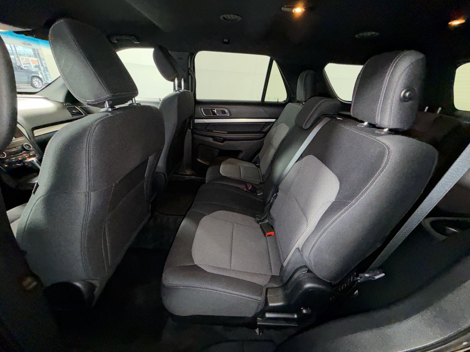 Used 2018 Ford Explorer XLT w/ Equipment Group 201A AWD/4WD image 21