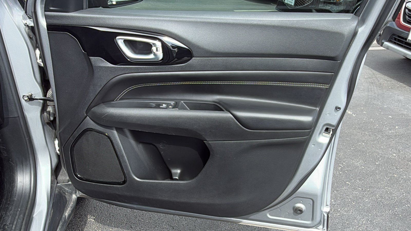 Used 2022 Jeep Compass Latitude FWD image 26