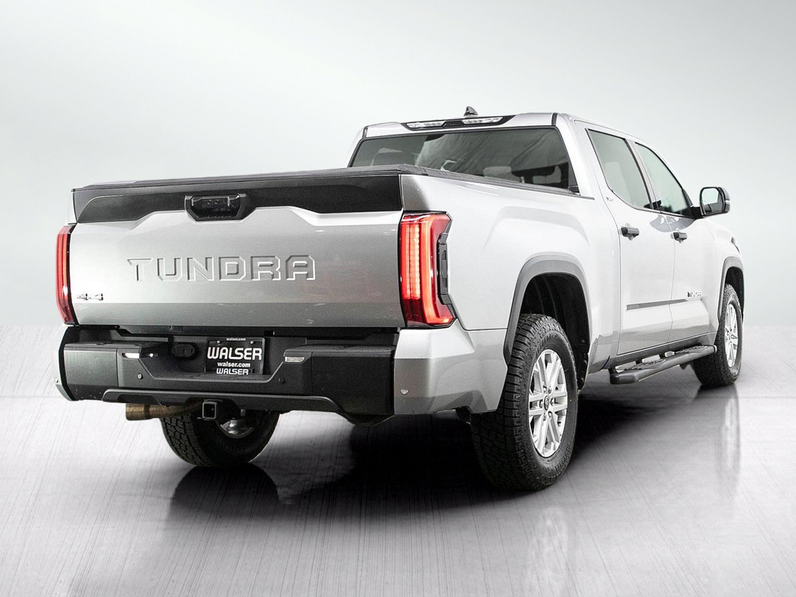 Used 2022 Toyota Tundra SR5 w/ SR5 Convenience Package AWD/4WD image 7