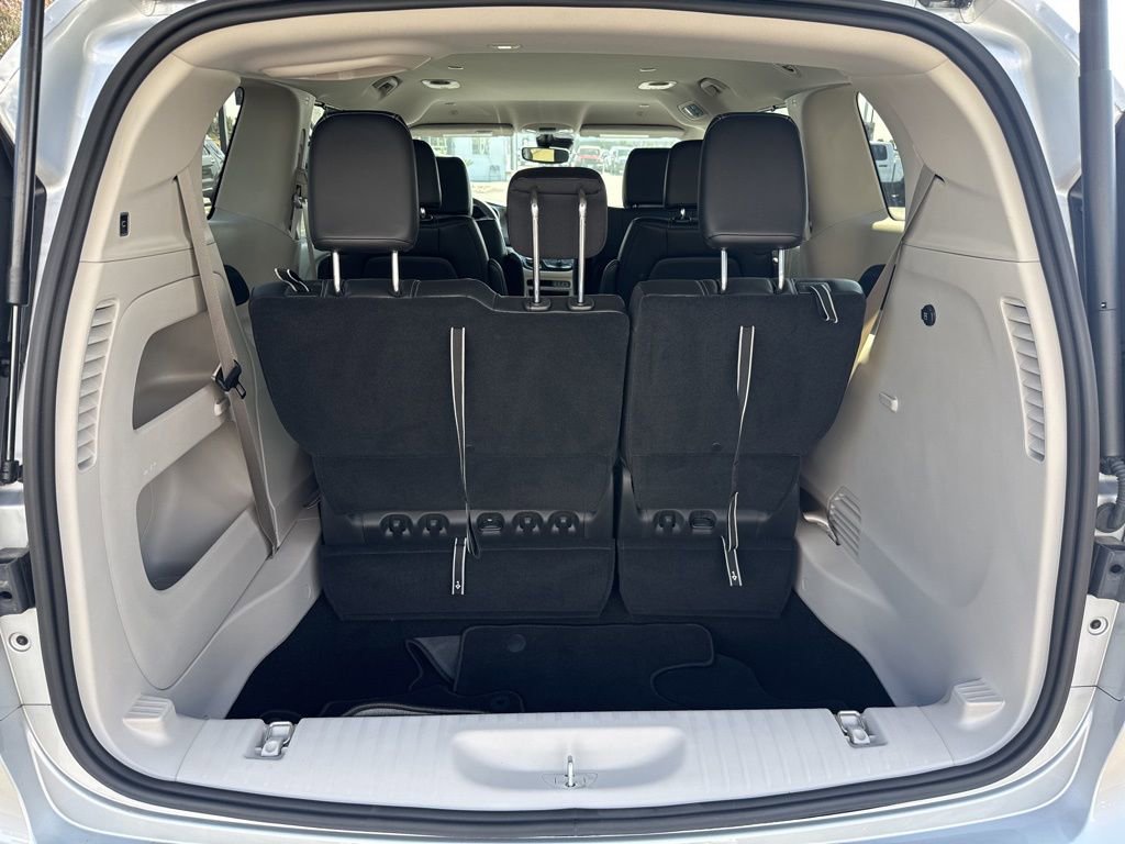 Used 2024 Chrysler Pacifica Touring-L image 7