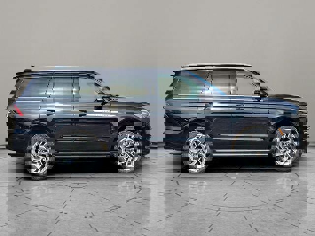 New 2026 Lincoln Navigator Premiere image 13
