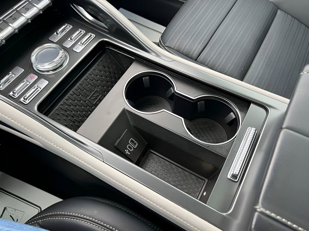 Used 2025 Lincoln Nautilus Reserve image 26