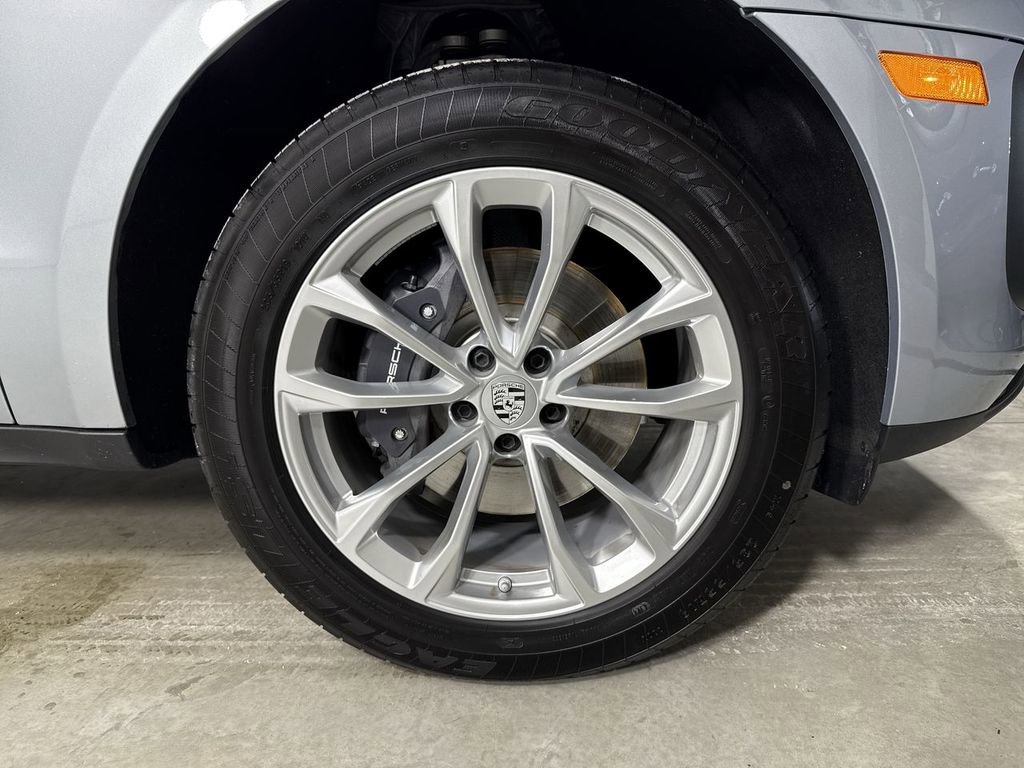 Certified 2025 Porsche Macan image 15