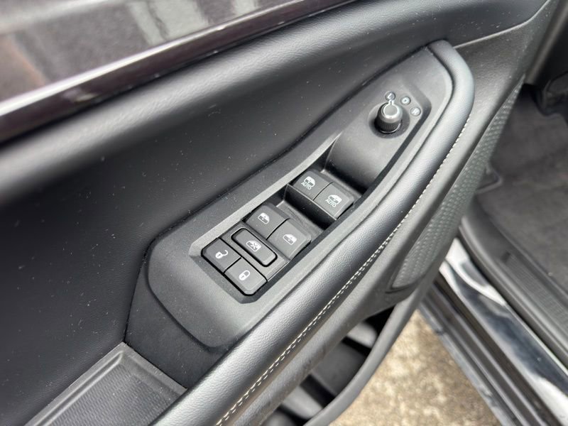 Used 2023 Jeep Grand Cherokee Altitude image 10