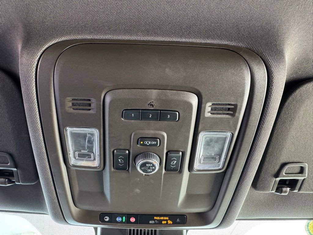 Used 2023 GMC Yukon SLT w/ SLT Luxury Package image 39