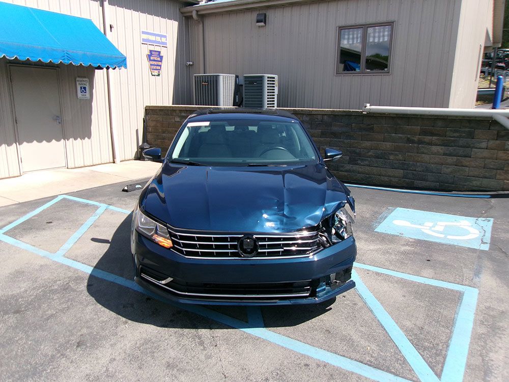 Used 2018 Volkswagen Passat 2.0T SE FWD image 2
