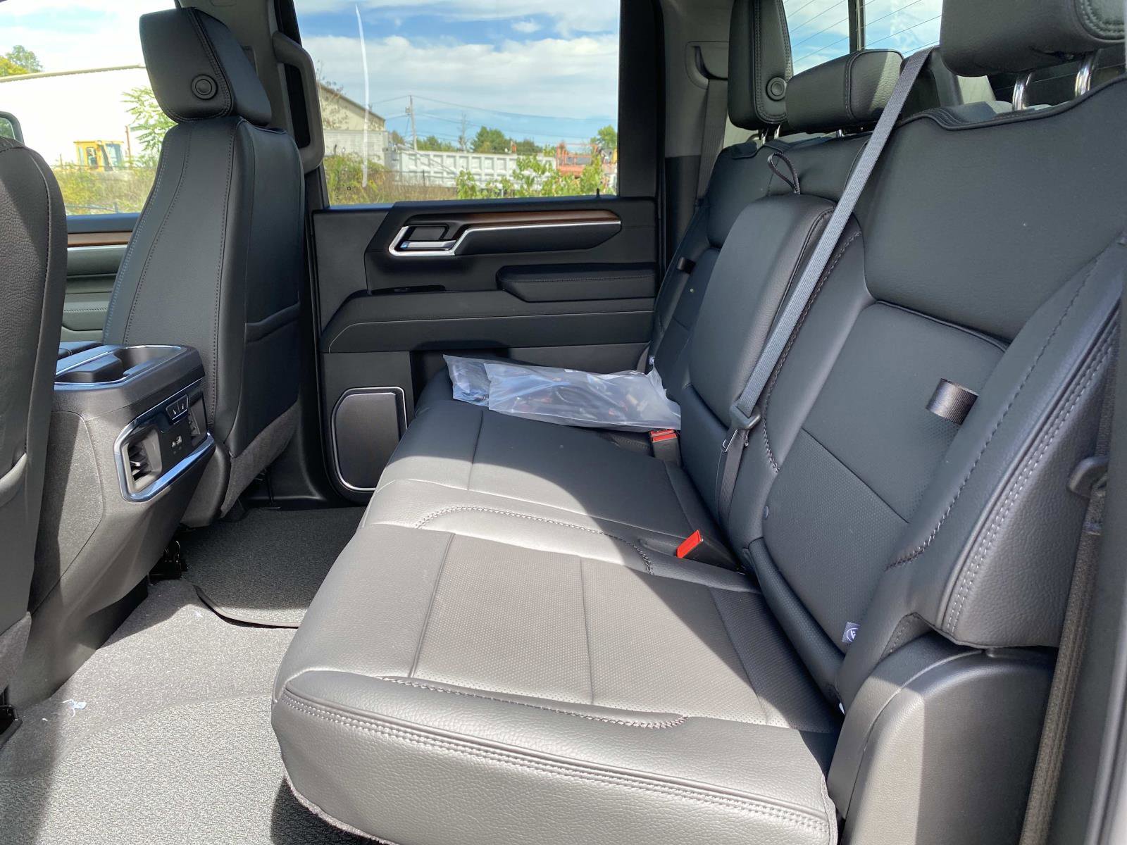 New 2026 GMC Sierra 2500 Denali w/ Denali Reserve Package image 7