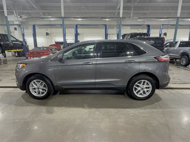 Certified 2022 Ford Edge SEL w/ Convenience Package AWD/4WD image 2