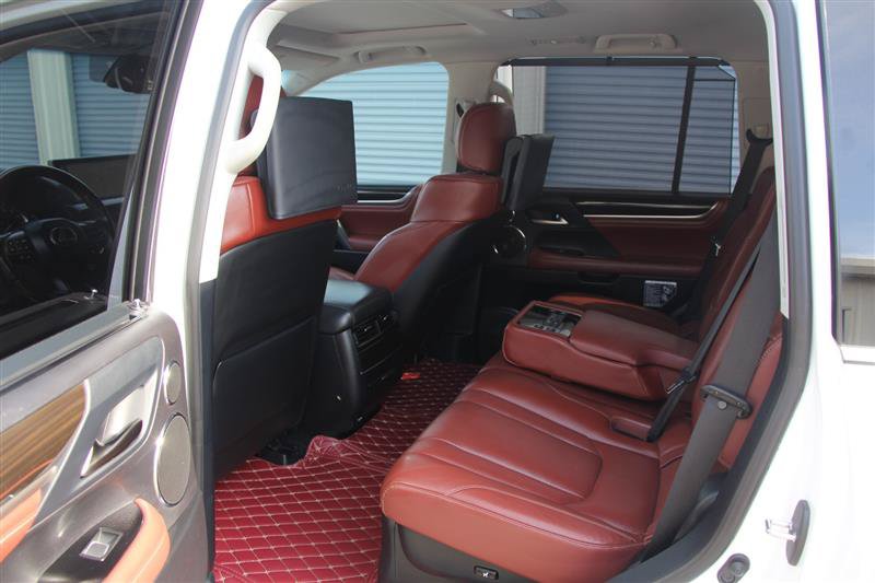 Used 2018 Lexus LX 570 4WD w/ Luxury Package image 29