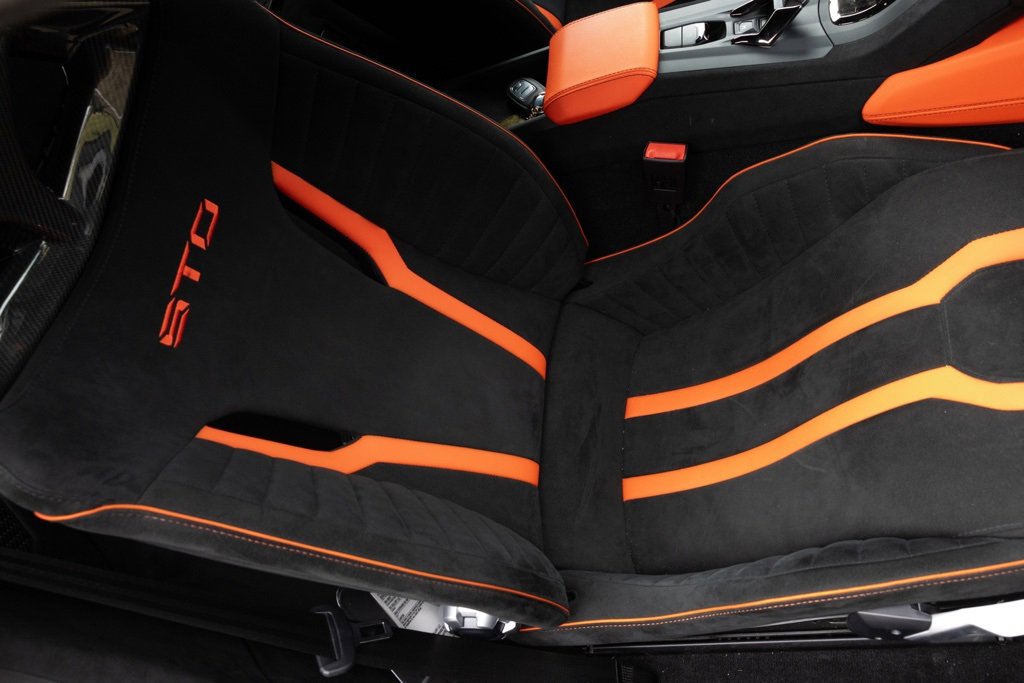 Used 2022 Lamborghini Huracan STO image 7