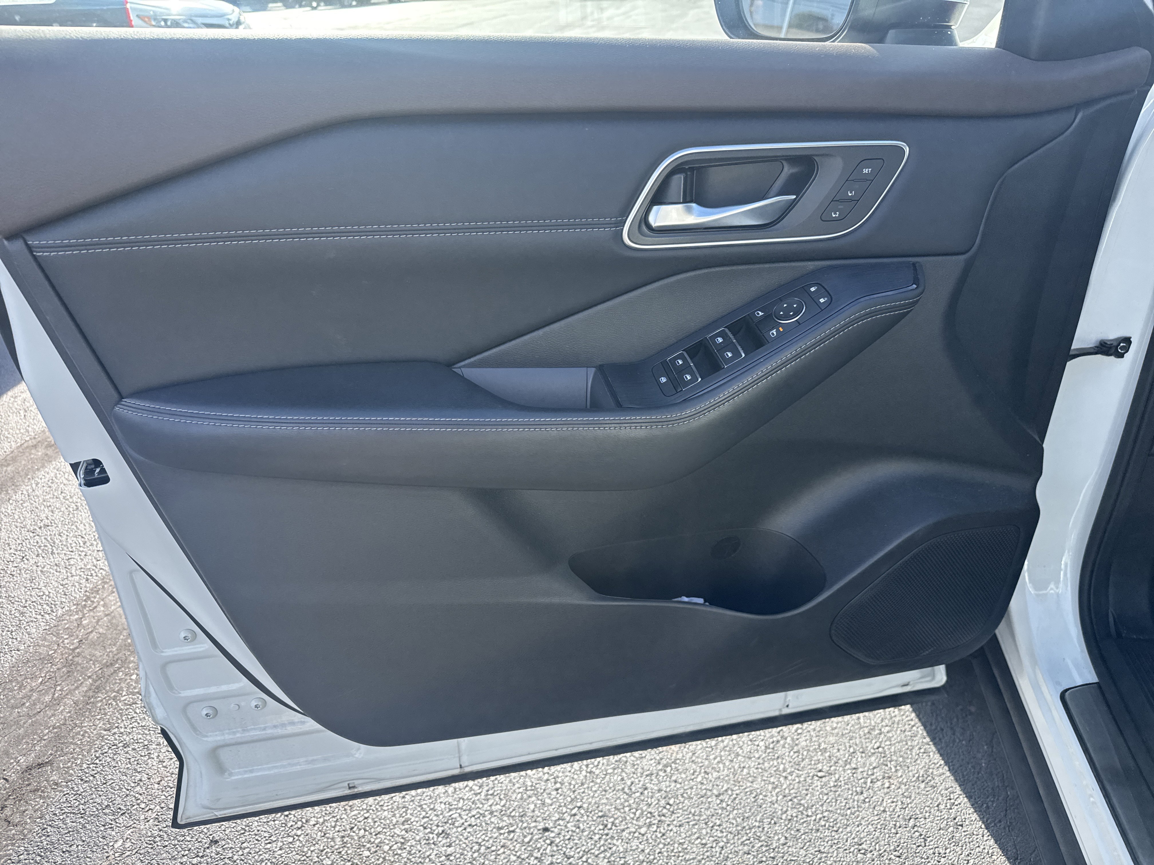 Used 2023 Nissan Rogue Platinum w/ Platinum Premium Package image 15