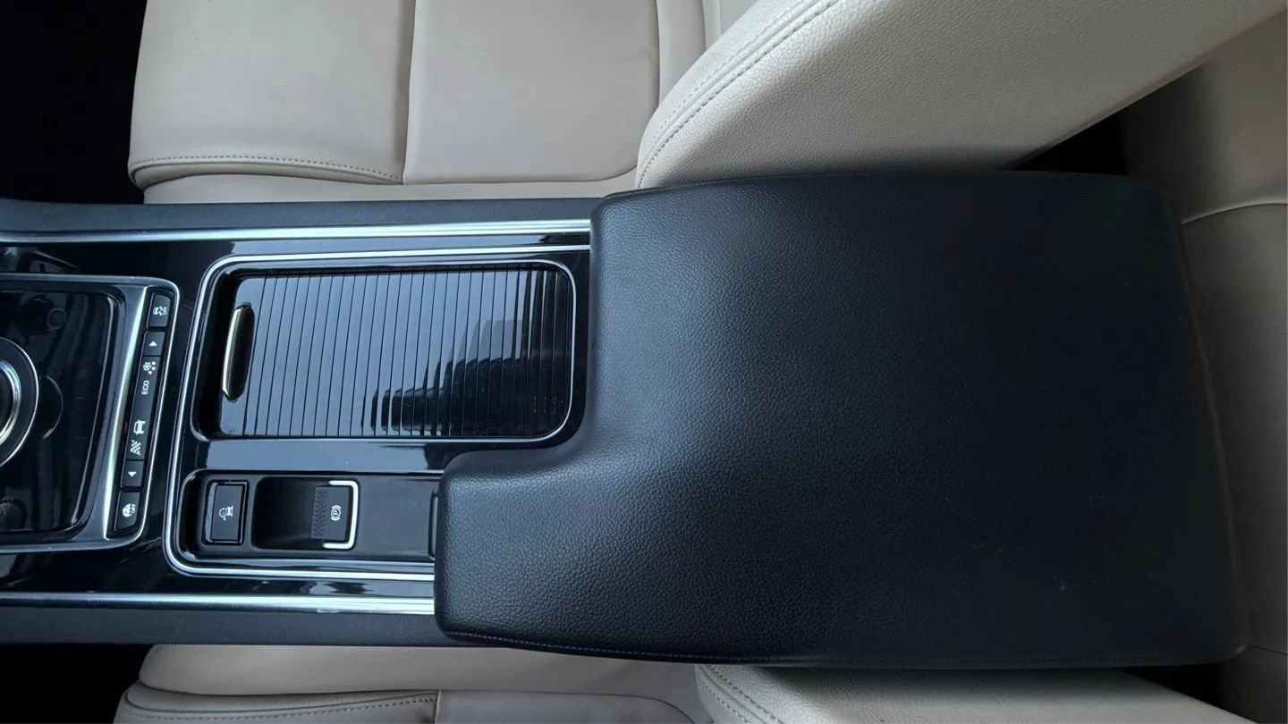 Used 2019 Jaguar XE Premium RWD image 36