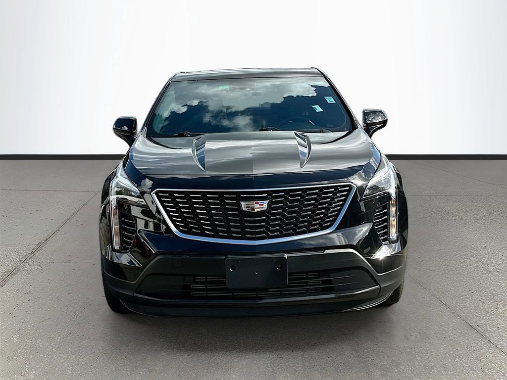Used 2023 Cadillac XT4 Luxury w/ Cold Weather Package image 2