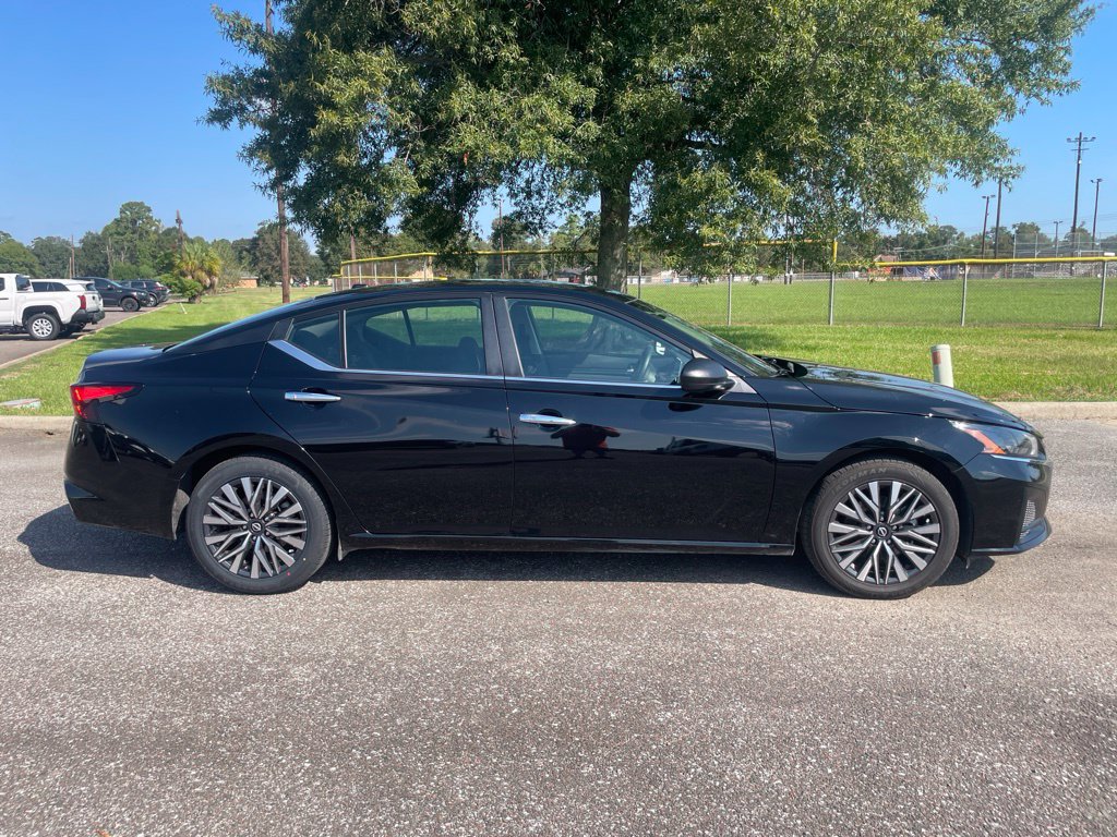Used 2025 Nissan Altima 2.5 SV FWD image 8