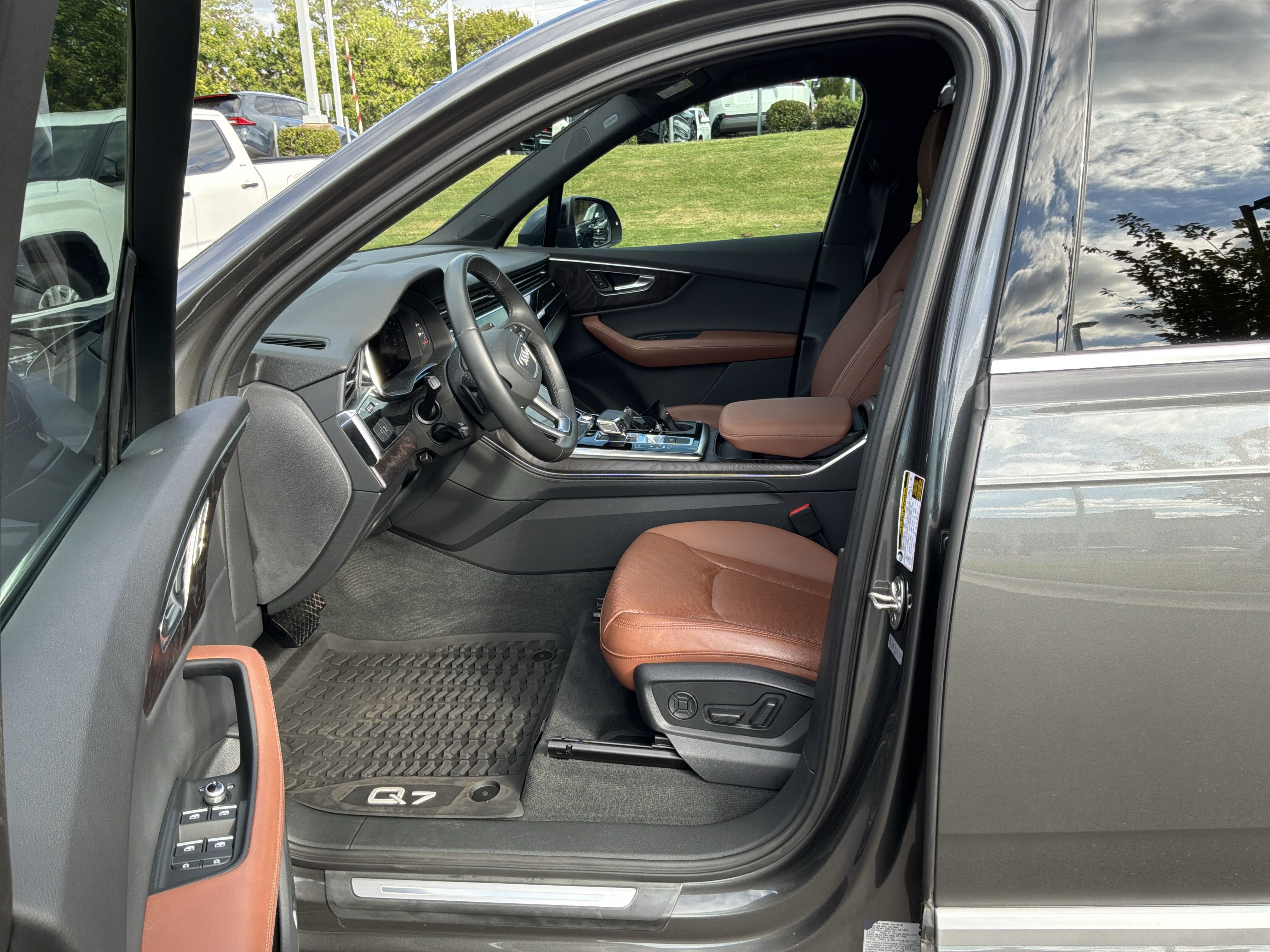 Used 2022 Audi Q7 3.0T Premium Plus w/ Premium Plus Package AWD/4WD image 16