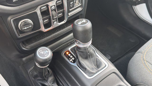 Used 2025 Jeep Wrangler Unlimited Sahara AWD/4WD image 24