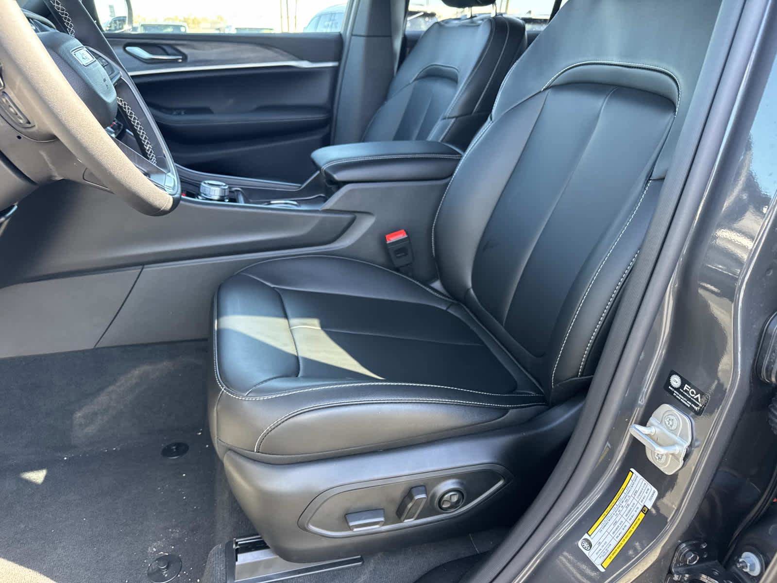 New 2026 Jeep Grand Cherokee Limited w/ Limited Altitude Package RWD image 11