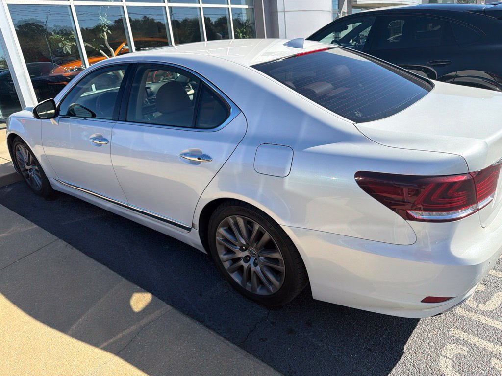 Used 2017 Lexus LS 460 w/ Comfort Package RWD image 12