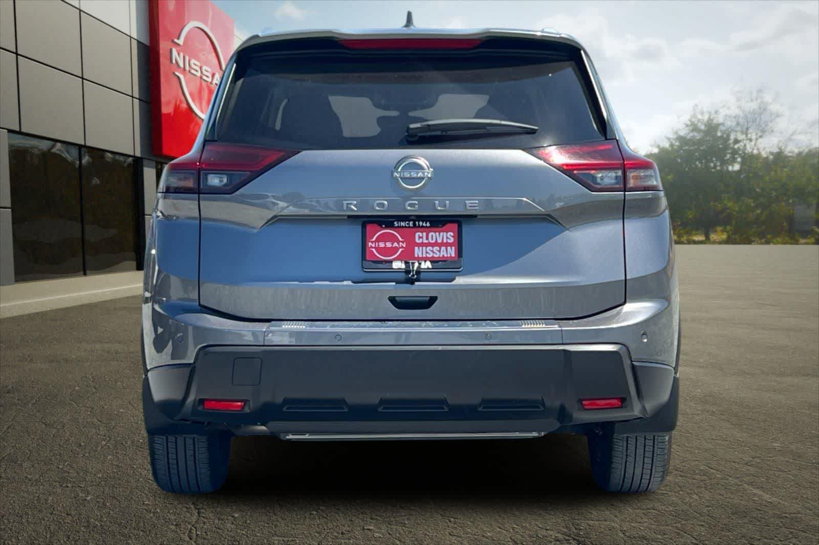 Used 2025 Nissan Rogue SV w/ SV Premium Package FWD image 8