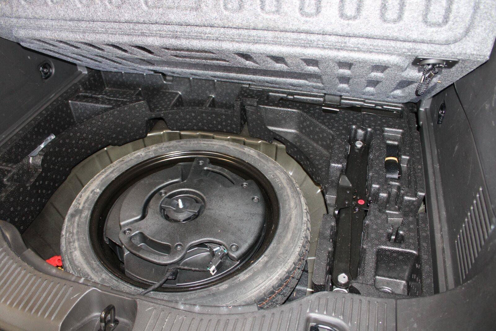 Used 2019 Buick Encore Essence w/ Safety Package II FWD image 31