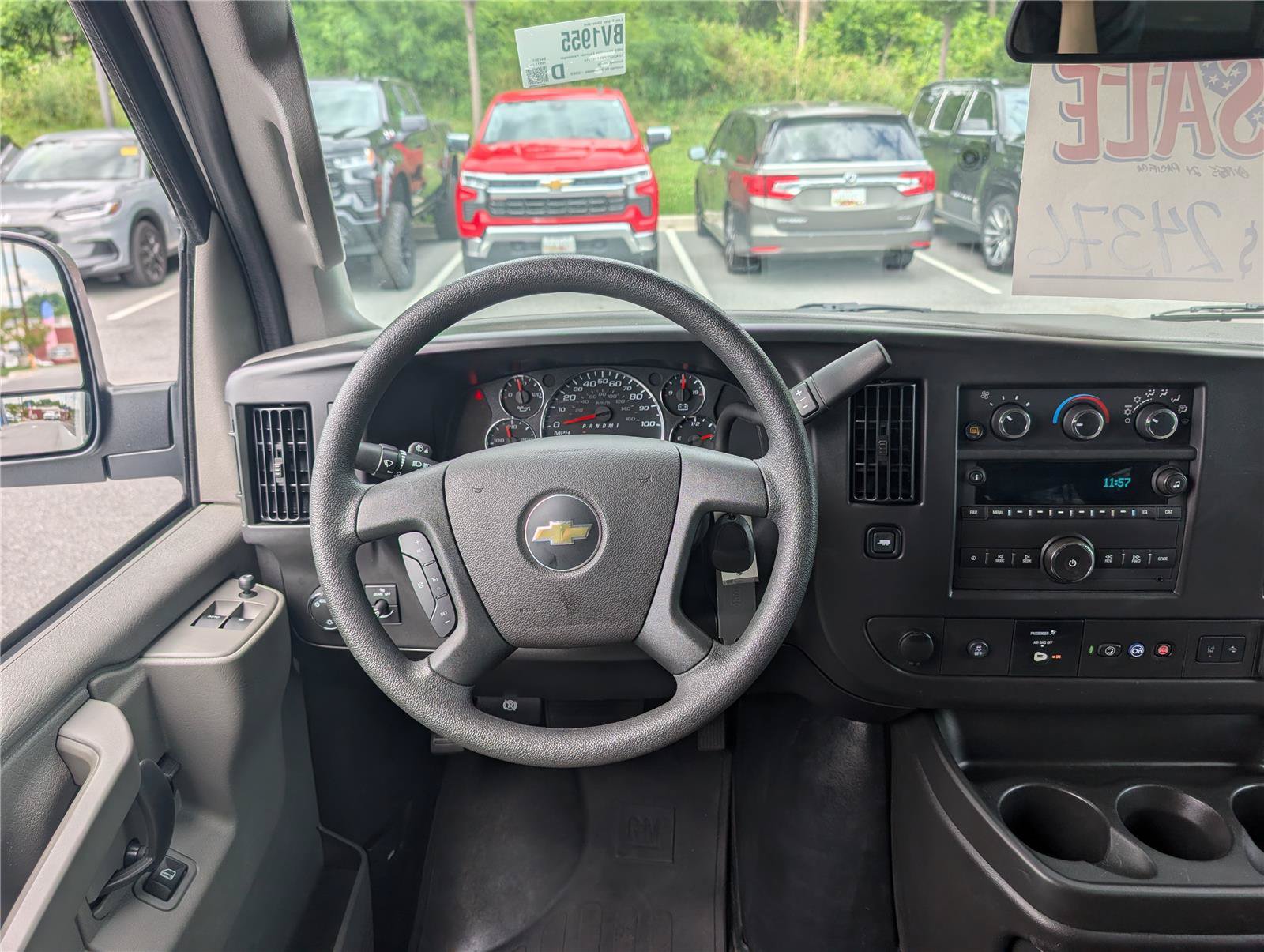 Used 2025 Chevrolet Express 3500 LT w/ LT Preferred Equipment Group RWD image 16