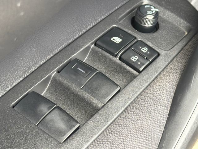 Used 2021 Toyota Corolla LE FWD image 18