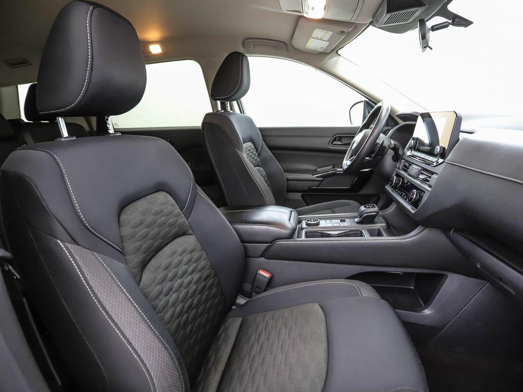 Used 2023 Nissan Pathfinder S image 31