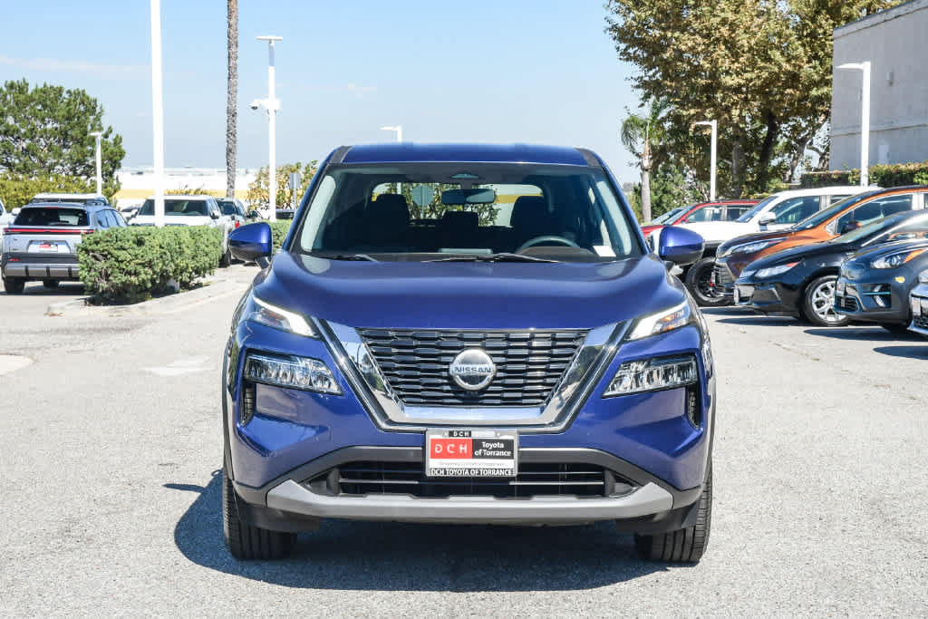 Used 2021 Nissan Rogue SV FWD image 2