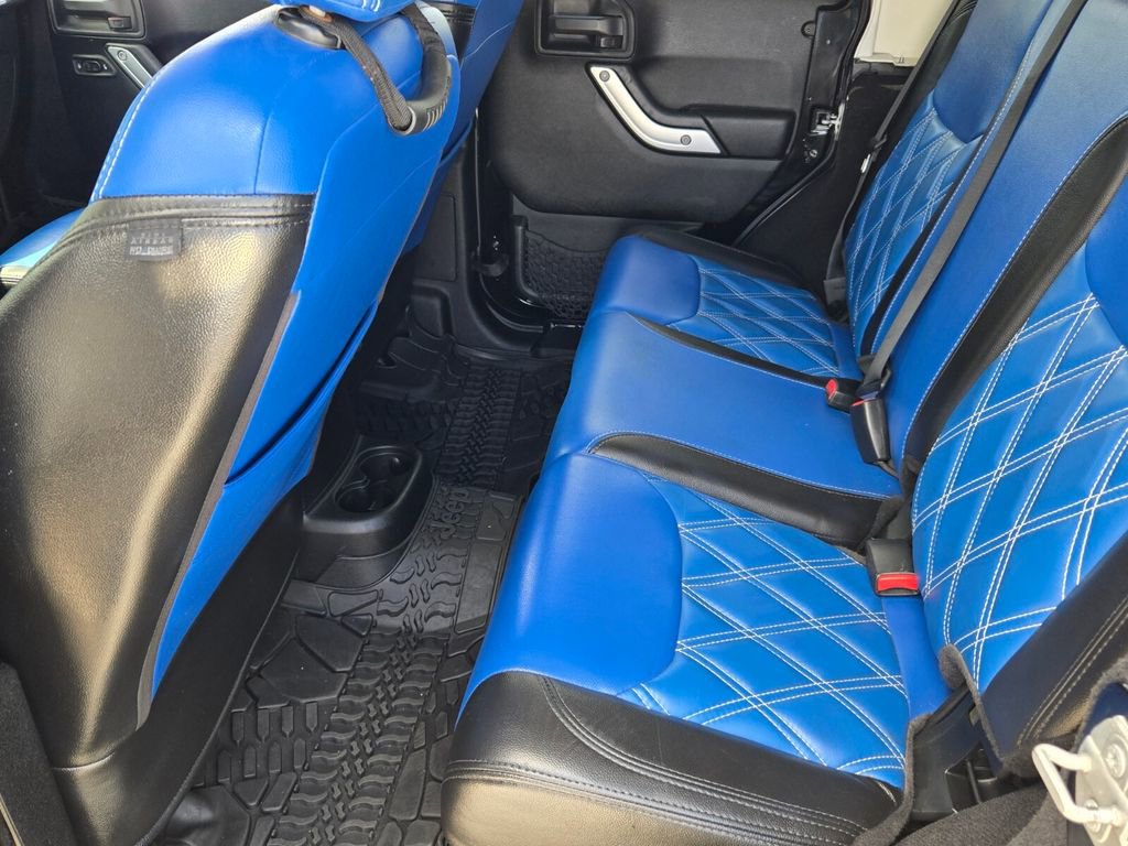 Used 2018 Jeep Wrangler Unlimited Sahara AWD/4WD image 12