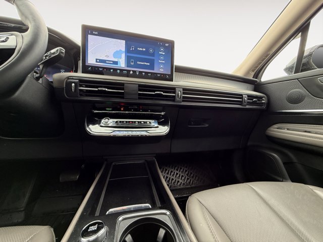 Used 2024 Lincoln Corsair AWD w/ Equipment Group 101A image 17