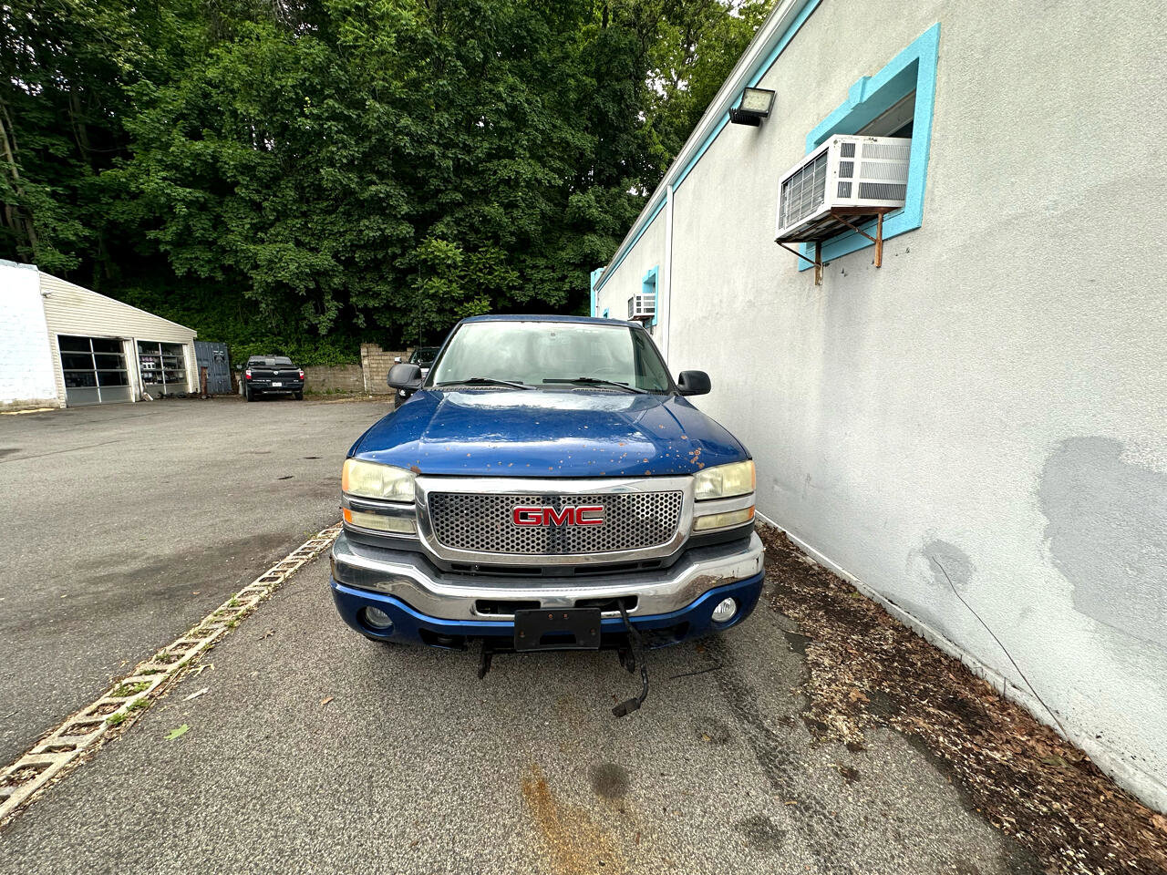 Used 2004 GMC Sierra 2500 SLE w/ Skid Plate Package image 2