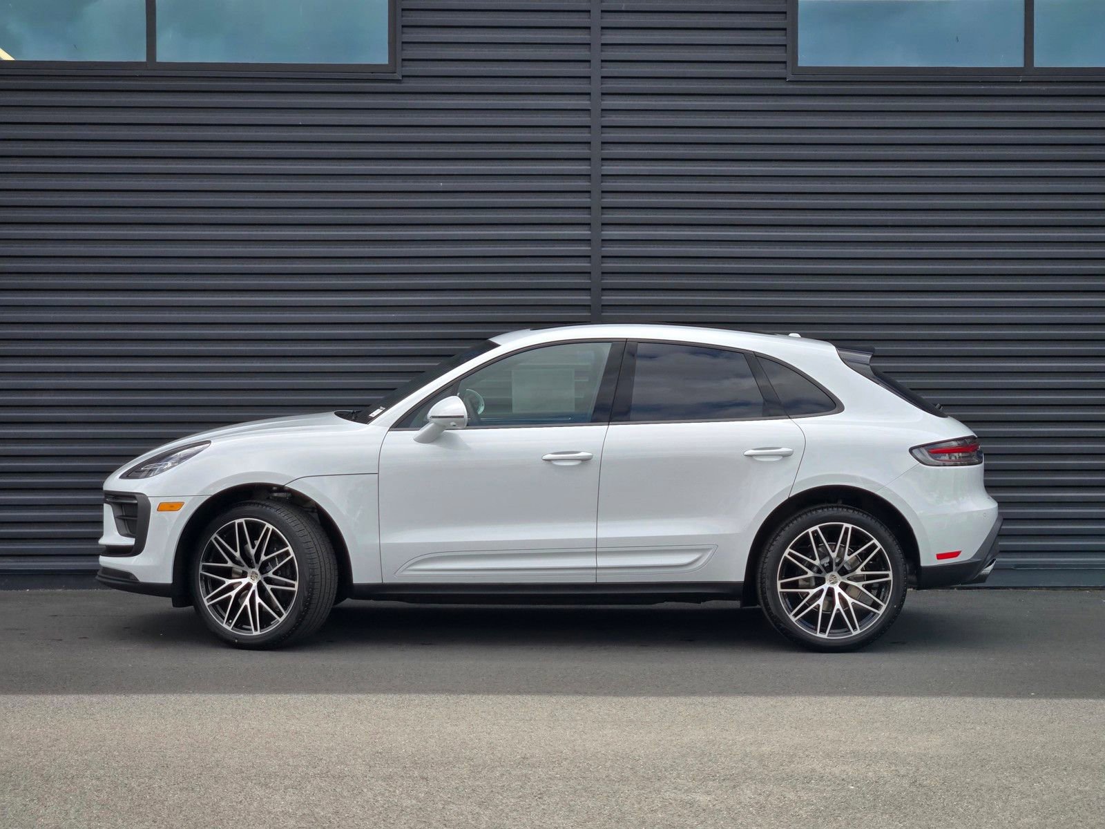 New 2026 Porsche Macan AWD/4WD image 2