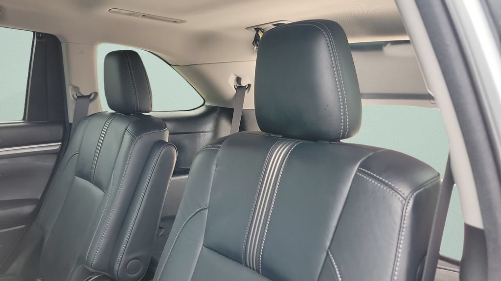 Certified 2018 Toyota Highlander SE FWD image 10