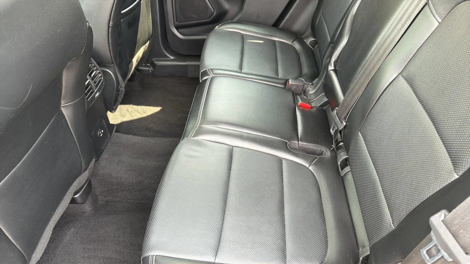 Used 2020 Ford Escape Titanium AWD/4WD image 24