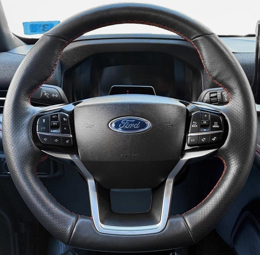 Used 2025 Ford Explorer ST-Line w/ ST-Line Street Pack image 18