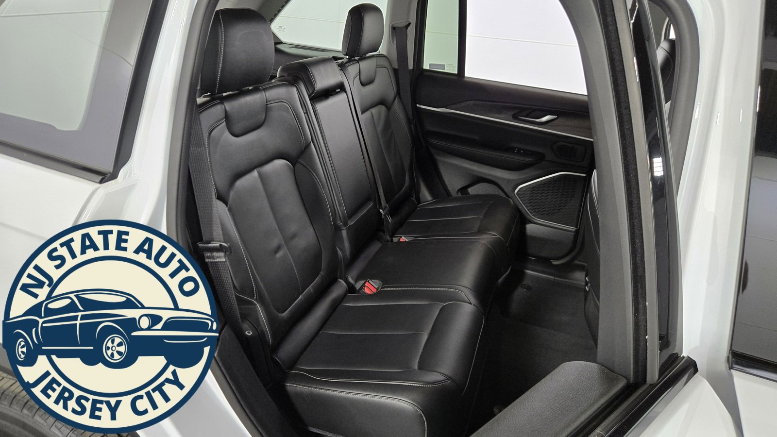 Used 2022 Jeep Grand Cherokee Limited 4xe image 33