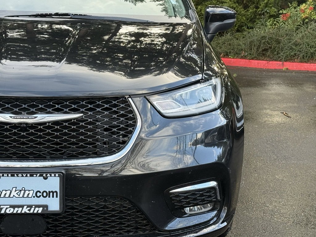 Used 2023 Chrysler Pacifica Touring-L image 3
