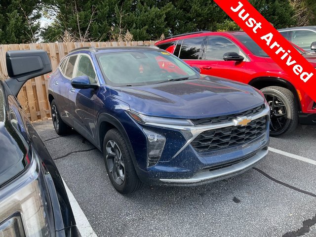 Used 2024 Chevrolet Trax LT w/ Driver Confidence Package image 1